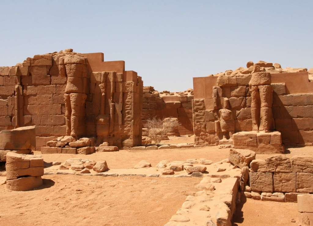 Nubian pyramids 10