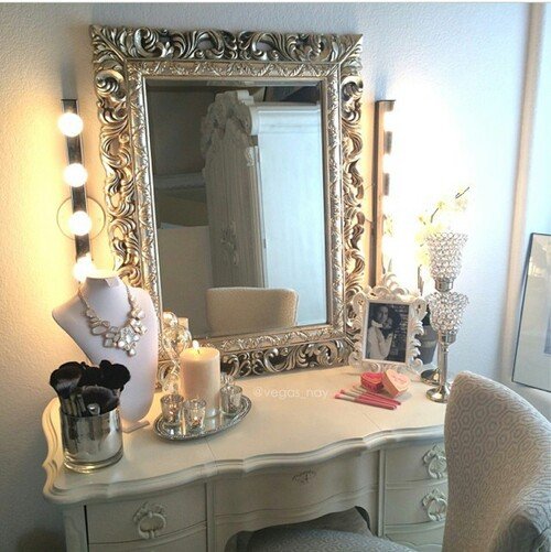 Make-up Vanities 19