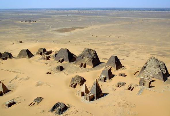 Sudan_Meroe_Pyramids_2001