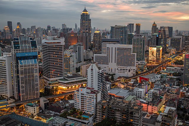 640px-Pathum_Wan_District,_Bangkok_2013