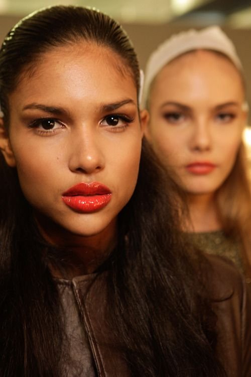 Sao Paulo, Brasil – 13/06/2012 - Backstage do desfile de Forum durante o SPFW - Verao 2013. Foto : Sergio Caddah/ Agência Fotosite