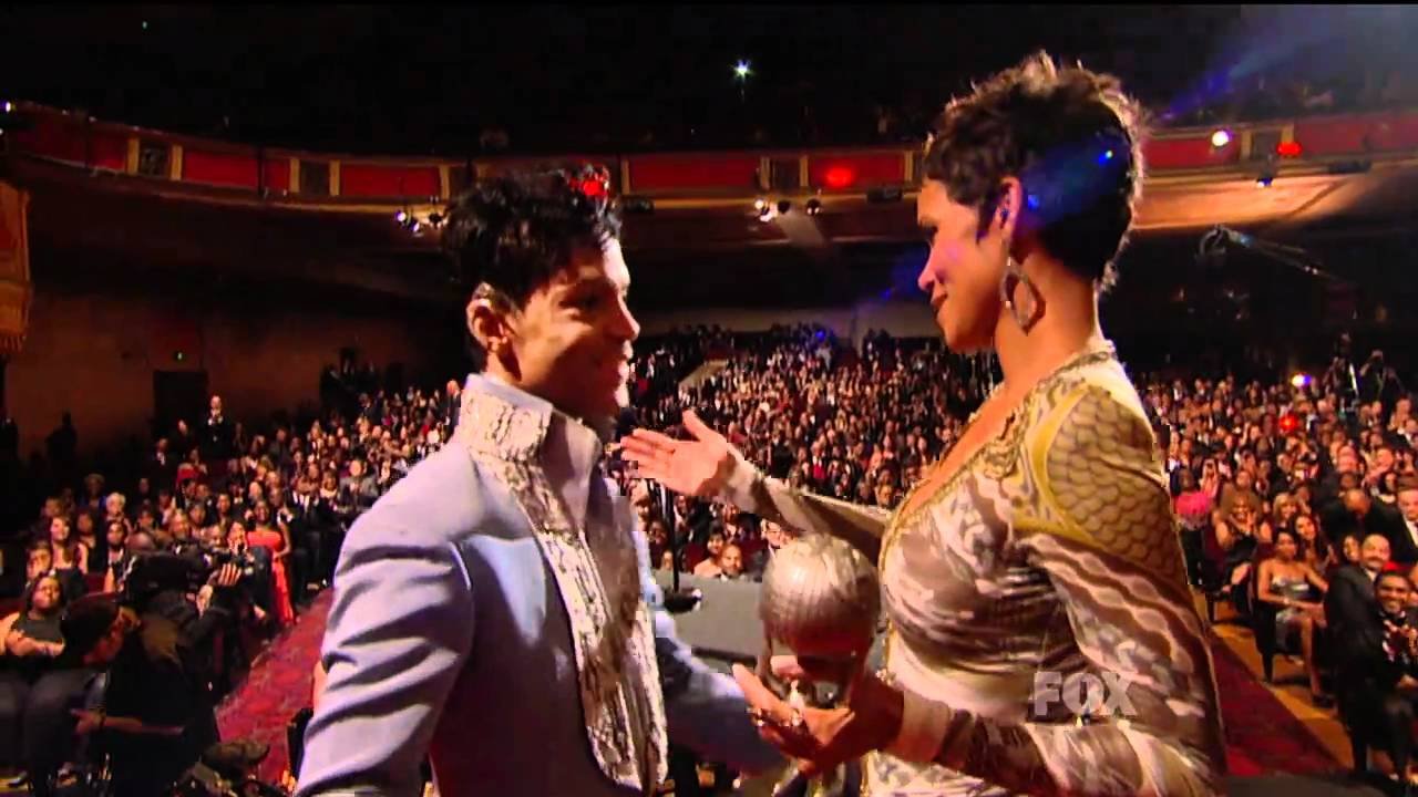 prince giving halle berry naacp image award