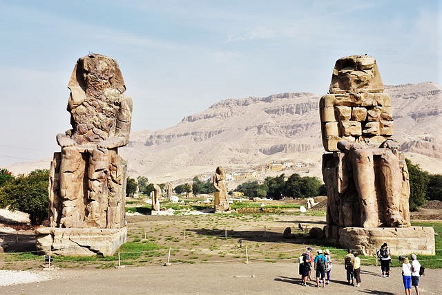 640px-Colossi_of_Memnon_May_2015_2