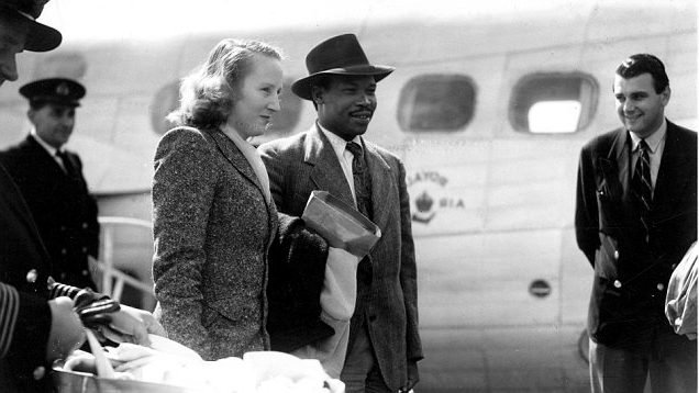 Seretse Khama arrives at Southampton accompanied by his wife Ruth and baby daughter Jaqueline.. 21st August 1950 Khama, Seretse, Sir Botswana politician and ruler; king of Bamangwato 1926-1956 (ruled under regency 1926-1950); abdicated to marry British woman; 1st president of Botswana 1966-1980 _1921-1980