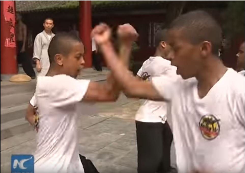 african-learn-kungfu-at-shaolin-temple-06