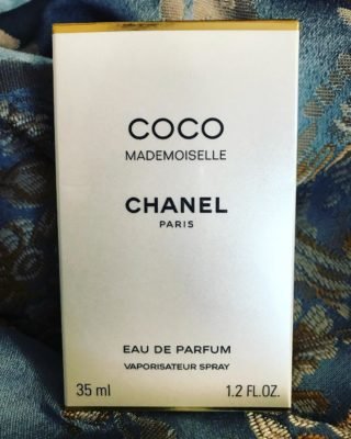 @chanelofficial Merry Christmas 
#love #followback #instagramers #socialsteeze #tweegram #photooftheday #20likes #amazing #smile #follow4follow #like4like #look #instalike #igers #picoftheday #food #instadaily #instafollow #followme #girl #instagood #bestoftheday #instacool #carryme #follow #colorful #style #swag