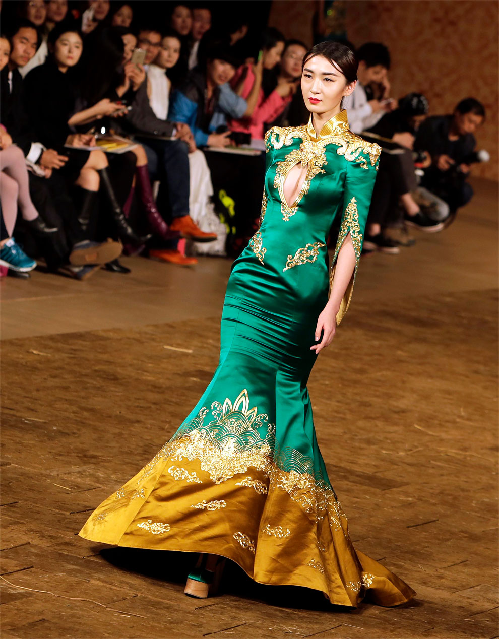 Ne Tiger Haute Couture Collection Fashion Show 2015 in Beijing | Sola Rey